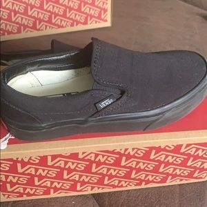 Black Vans slip on